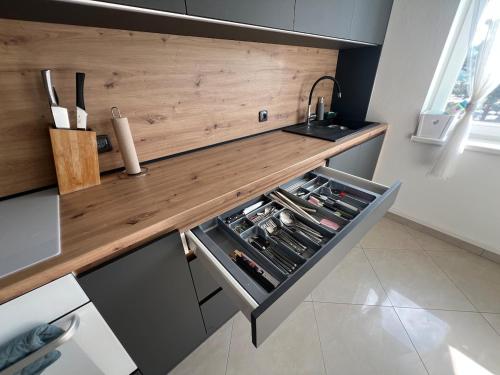 Η κουζίνα ή μικρή κουζίνα στο Stylish Stay Prešov, Panoramic View & parking