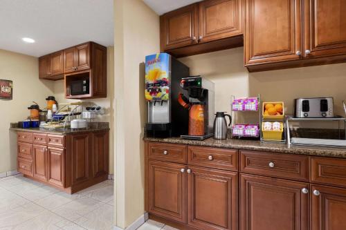 Days Inn by Wyndham Orange Park/Jacksonville Image