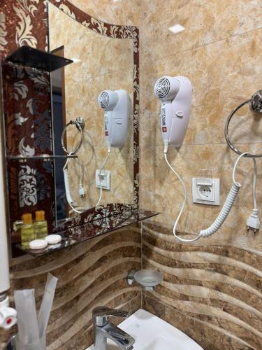 Ванная комната в COMFORT M Guest House