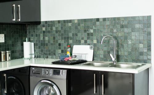 Кухня или мини-кухня в 2 Bedroom Apartment in Windhoek City Centre
