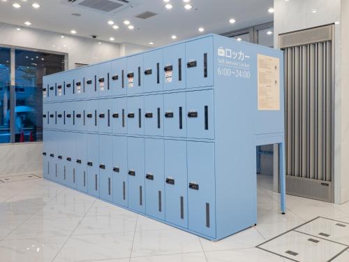 a row of lockers in a store at Toyoko Inn Matsudo eki Higashi guchi in Matsudo