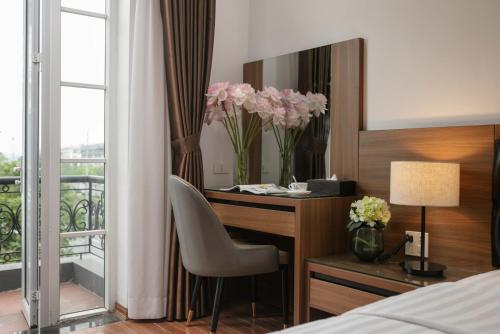 En eller flere senge i et værelse på Lam Anh Hotel 2 Dương Nội Hà Đông