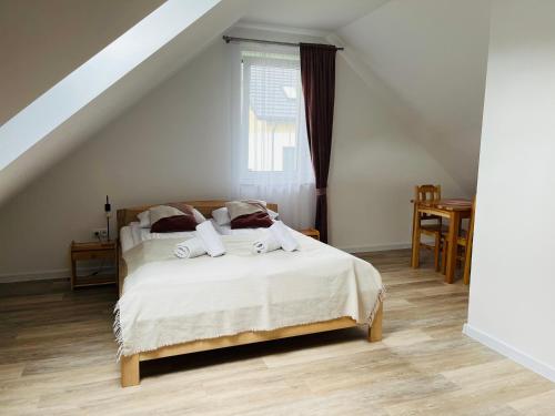 Katil atau katil-katil dalam bilik di Apartament Primula 2