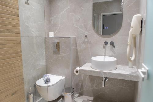 Ένα μπάνιο στο Konstantinoupolis Rooms