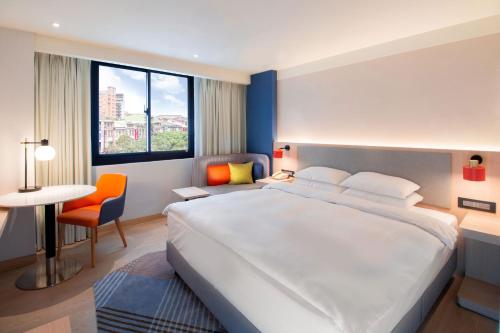 Holiday Inn Express Taipei Train Station by IHGにあるベッド