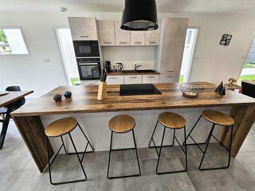 Kuchyň nebo kuchyňský kout v ubytování Comme A La Maison