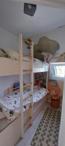 En eller flere senge i et værelse på Appartement 4 personnes, idéal pour les familles