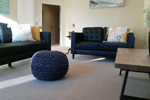 Ruang duduk di Escape To Buller - enjoy a relaxed holiday vibe