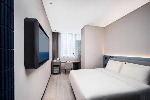 Atour Light Hotel Shenzhen Nanshan Science and Technology Park Changyuanにあるベッド