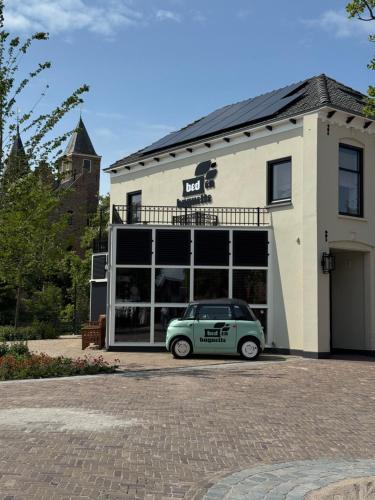 a small car parked in front of a building at Bed en Baguette in Burgh Haamstede