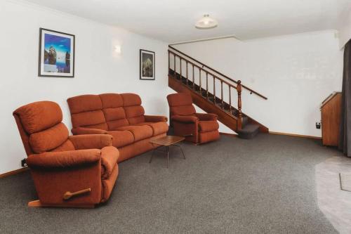 a living room with a couch and two chairs at Blue Haven On Belt - seconds to coastal walkway in New Plymouth