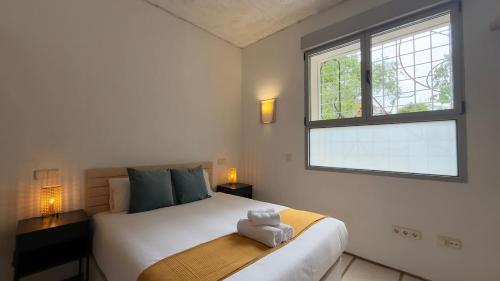 Stylish flat with natural light for 4 pax - LR1