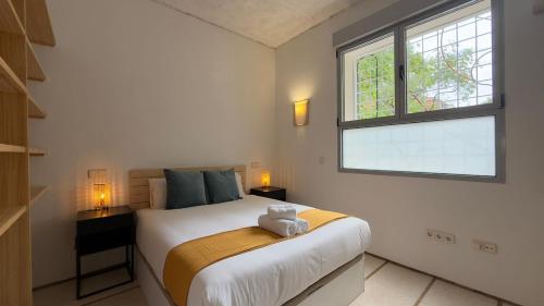 Stylish flat with natural light for 4 pax - LR1