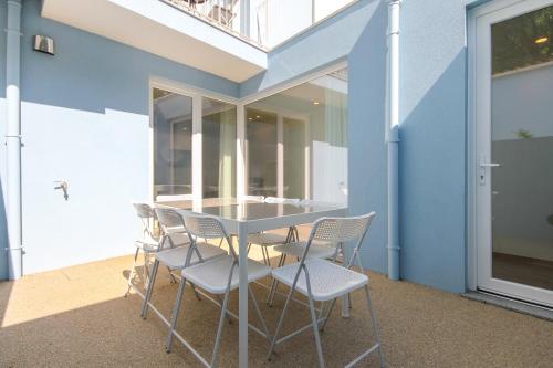 a table and chairs in front of a building at Blue Hotel Oporto in Porto