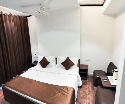 a bedroom with a bed and a desk and a chair at The Wind Cross in Kālka