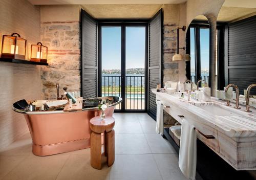 Imagen de la galería de Aliée Istanbul - A Paris Society Collection Hotel, en Estambul