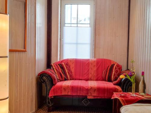 a red chair in a room with a window at Inselromantik Rügen, DZ Honeymoon in Dreschvitz