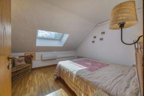 Postel nebo postele na pokoji v ubytování Les jardins du lac - OG IMMO