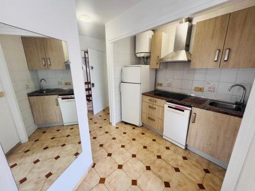 Кухня или мини-кухня в Apartament Marina
