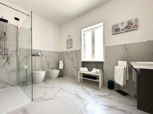 Ένα μπάνιο στο Doria Apartments