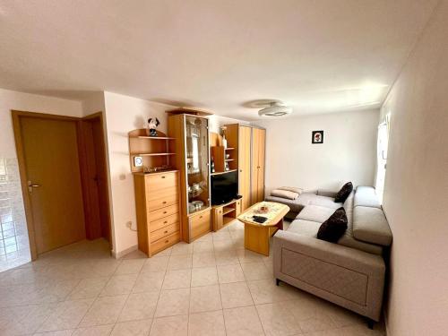 Kuchyň nebo kuchyňský kout v ubytování Small house apartment near the beach