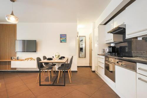 2Room Apart with AC, 3 min to the beach, Small garage