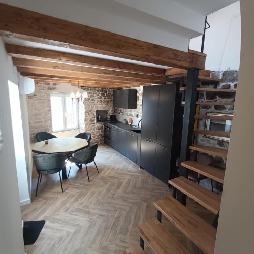 Apartman old house in Kastel Kambelovac