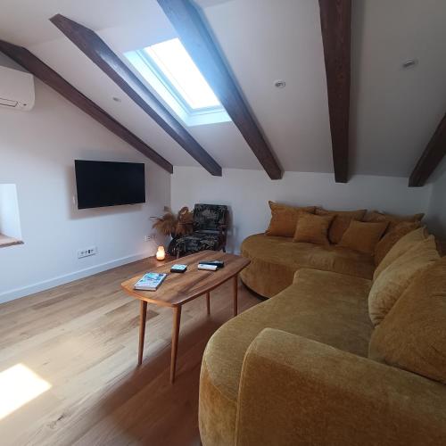 Apartman old house in Kastel Kambelovac