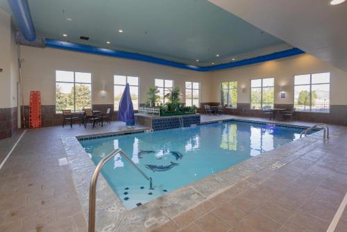 a large indoor swimming pool in a building at Comfort Suites Troy-I75 in Troy