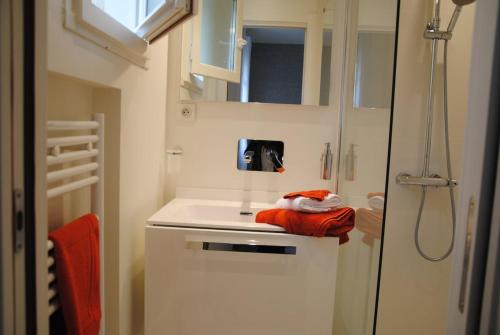 Et badeværelse på Villa 12 couchages avec piscine