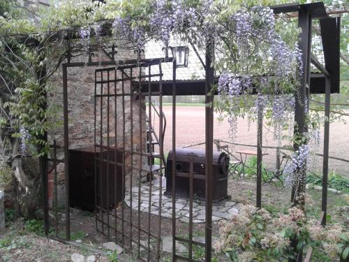 Taman di luar Podere Casina Rossa