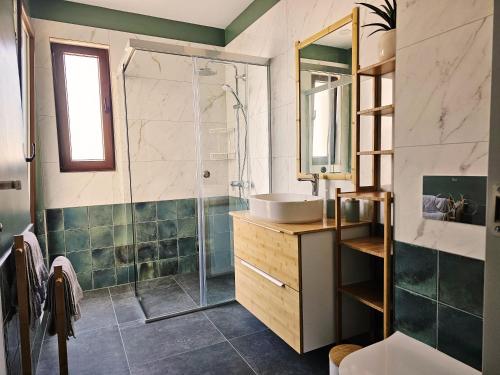 a bathroom with a shower and a sink at Sea Vacation Homes in Chernomorets