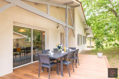 Photo de la galerie de l'établissement Villa familiale avec piscine chauffée 8 pers Biscarrosse Golf, à Biscarrosse