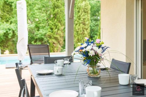 Photo de la galerie de l'établissement Villa familiale avec piscine chauffée 8 pers Biscarrosse Golf, à Biscarrosse