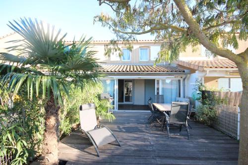 Belle Maison toute climatisee -veranda -4 couchages, Exposition ouest-sud- 800M DE LA MER DE PORTIRAGNES PLAGE LRCS169