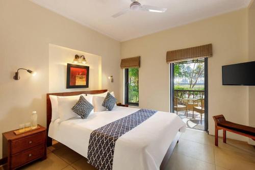 Postel nebo postele na pokoji v ubytování 4 Lake View Manesar Golf Villa