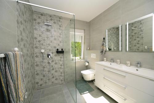 Ένα μπάνιο στο Cosy-Zagreb Center-Apartman Medo-Two Bathrooms