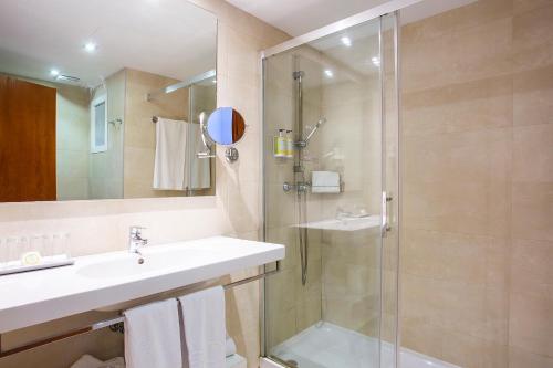 Kúpeľňa v ubytovaní BQ Can Picafort Hotel
