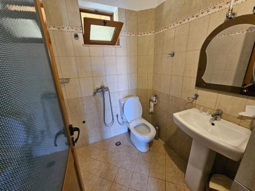 Ένα μπάνιο στο Vila Balili