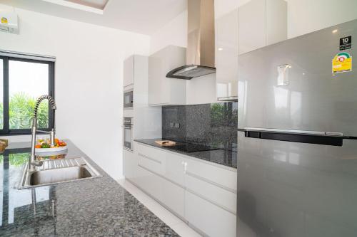 3br Tropical Villa Roxolana Perfect For Familiesにあるキッチンまたは簡易キッチン