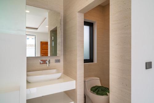3br Tropical Villa Roxolana Perfect For Familiesにあるバスルーム