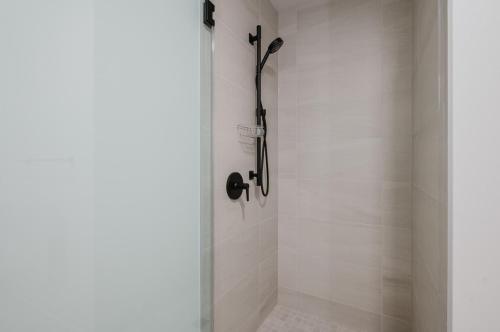 Koupelna v ubytování Blueground W Loop pool gym pet area wd CHI-1105