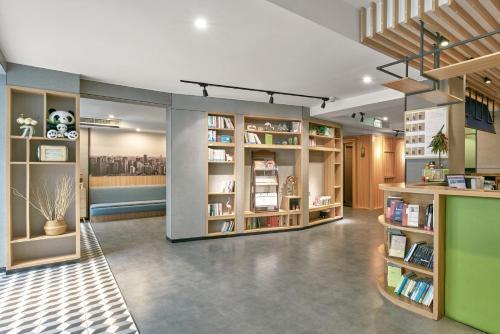 Perpustakaan di hotel