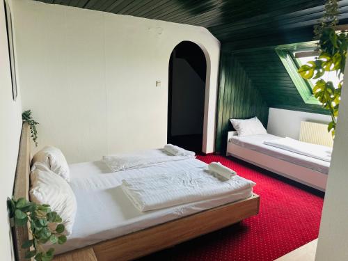 Postel nebo postele na pokoji v ubytování Hotel Amadeus