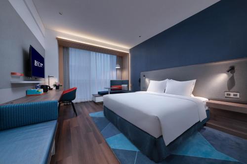 Cama o camas de una habitación en CNHOL RADIENT HOTEL Dongguan Humen