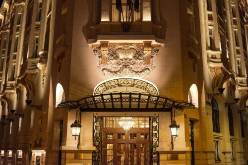 La fachada o entrada de The Palace, a Luxury Collection Hotel, Madrid