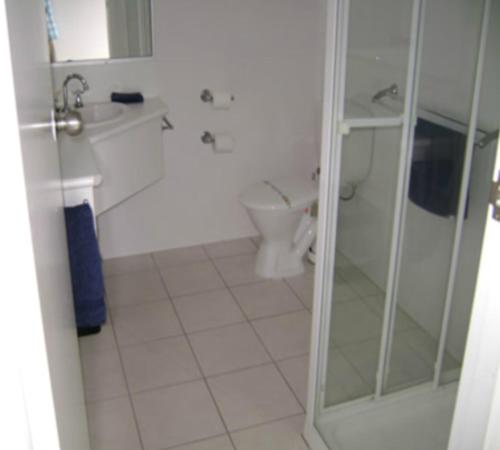 a bathroom with a shower and a sink and a toilet at River Park Motor Inn in Casino
