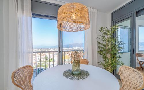 Milenial Immo Panoramic views Empuriabrava with pool