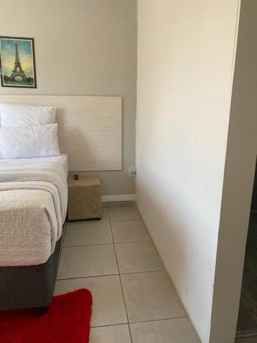 Ένα ή περισσότερα κρεβάτια σε δωμάτιο στο CONTRACTORS ACCOMMODATION AT Dne