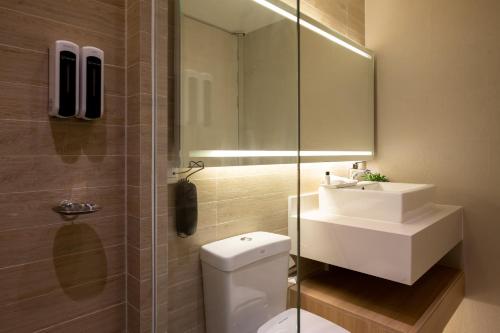 Bilik mandi di Jasmine 59 Hotel